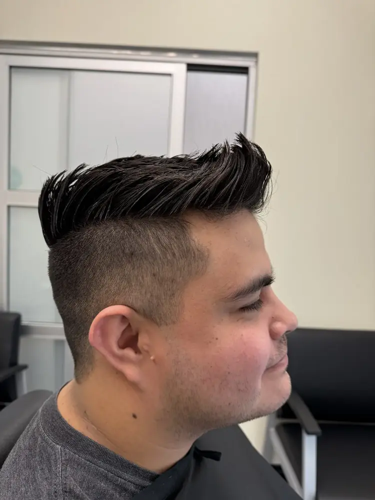 Men's textured cut with a mid fade